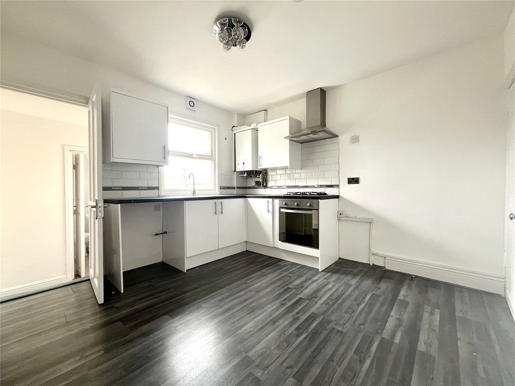 Property photo 3 of 8 Kitchen