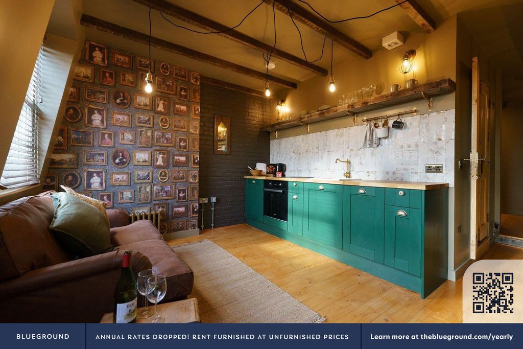 Property photo 3 of 11 Living Room