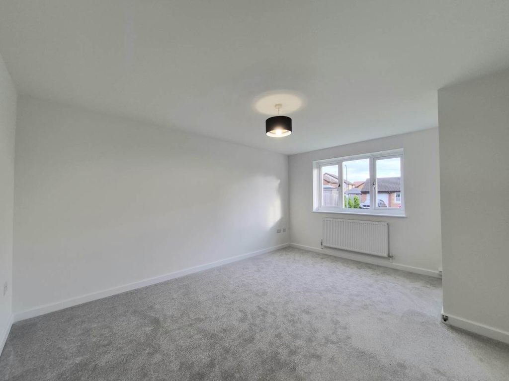 Property photo 3 of 19 Living