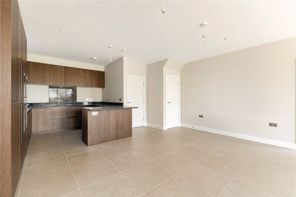 Property photo 2 of 11 Kitchen/Reception