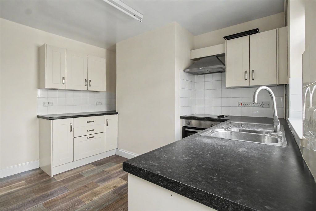 Property photo 3 of 15 Kitchen