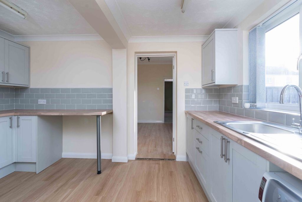 Property photo 3 of 15 Kitchen