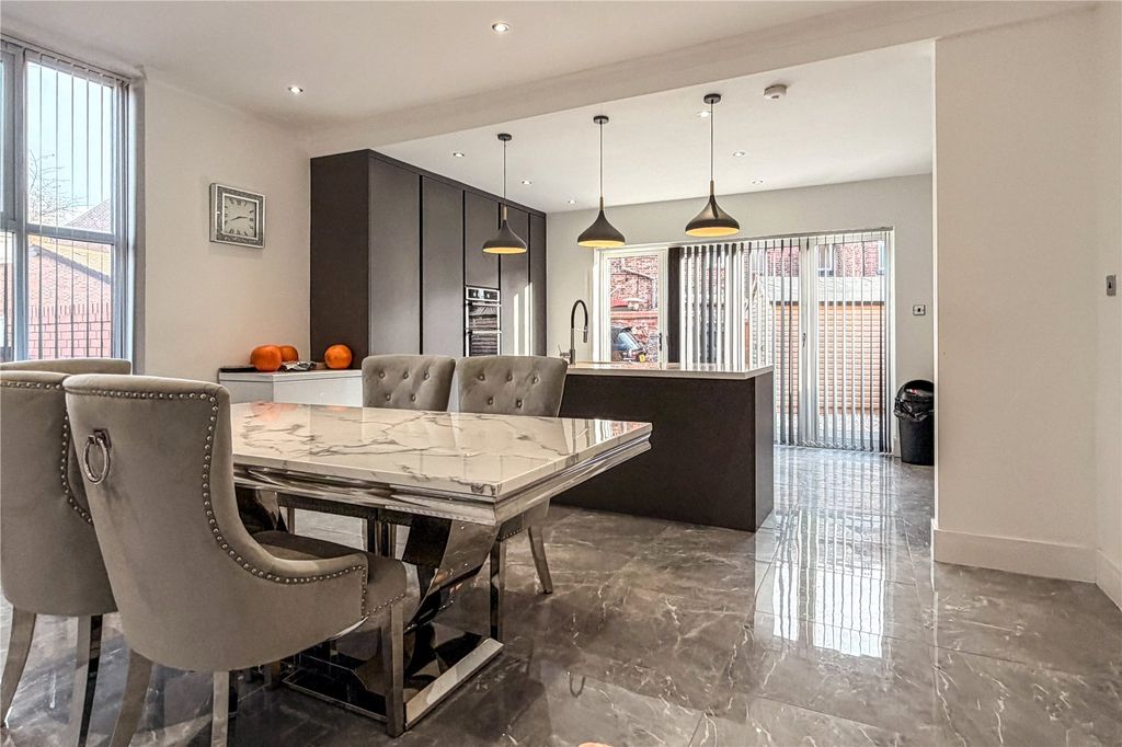 Property photo 2 of 22 Picture No. 14