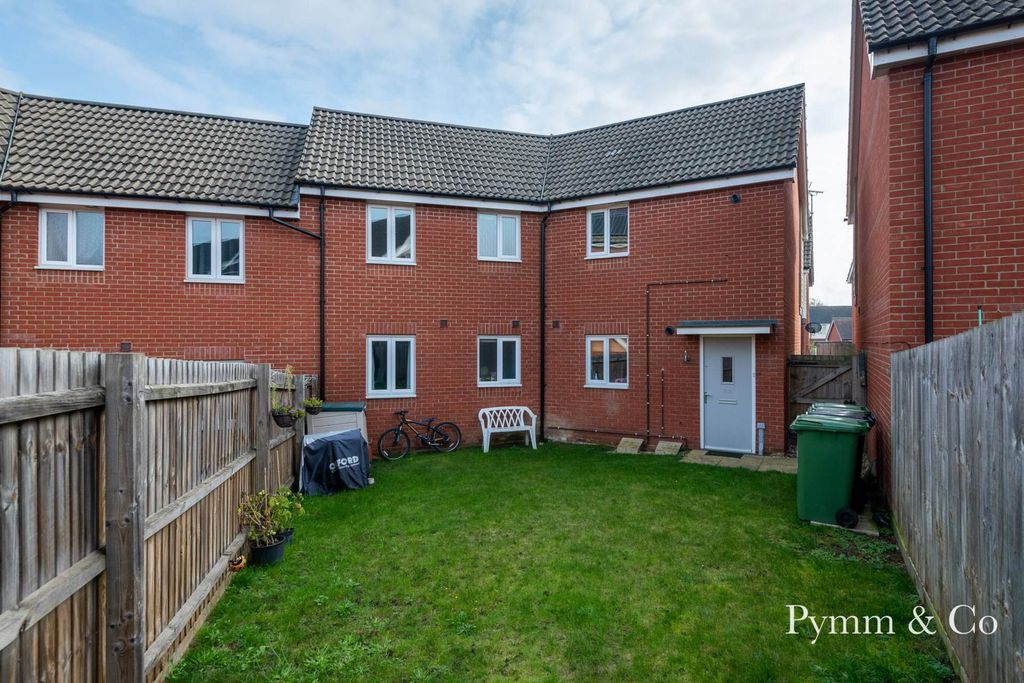 Property photo 2 of 8