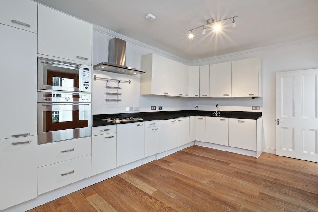 Property photo 1 of 10 Kitchen (Main)