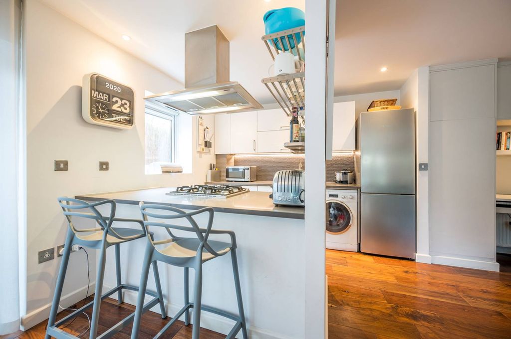 Property photo 3 of 21