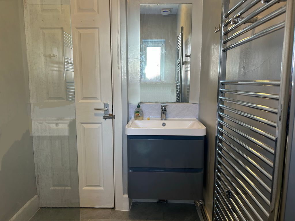 Property photo 3 of 14 Milton_Bathroom2