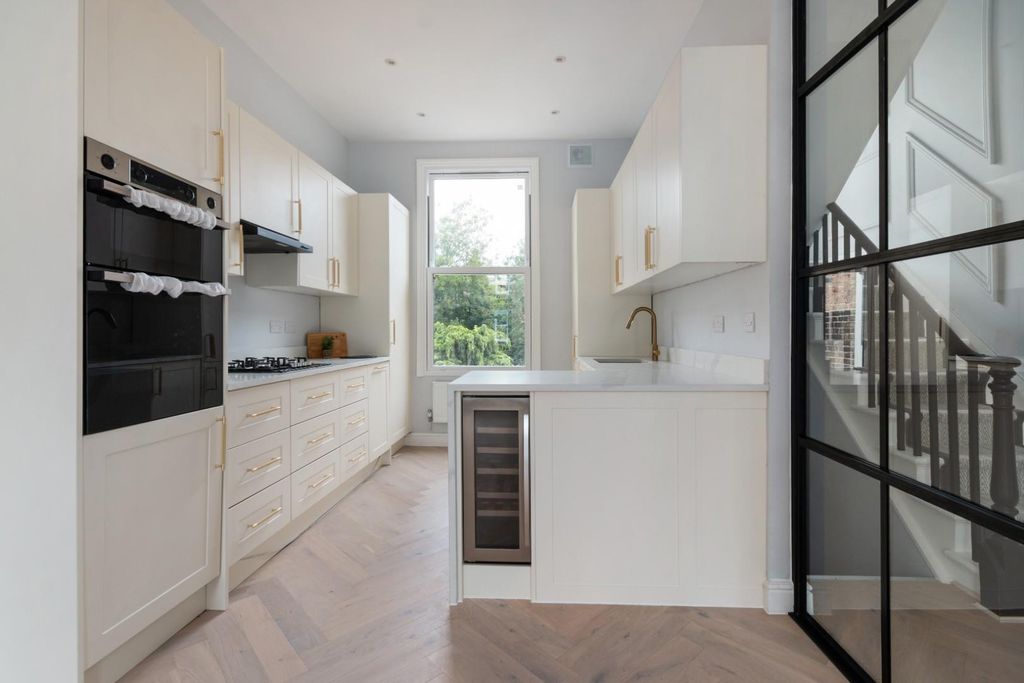 Property photo 1 of 12 Woodstock Grove 24B Ph1.Jpg
