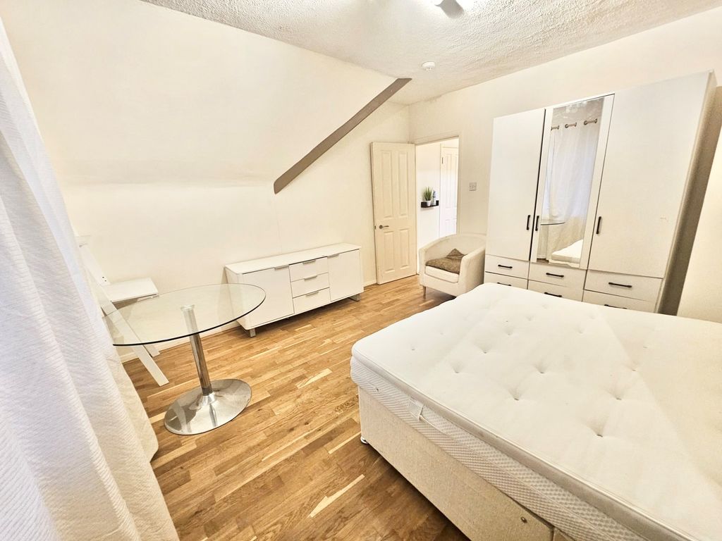 Property photo 3 of 5 Image