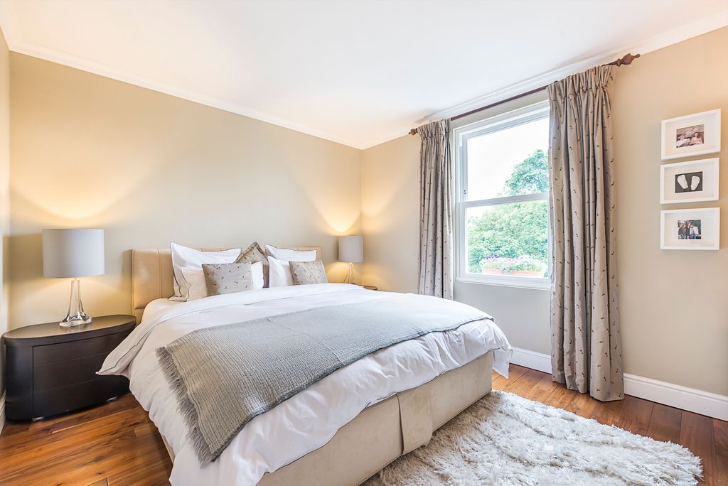 Property photo 3 of 17 9-Flanchford-Road-07