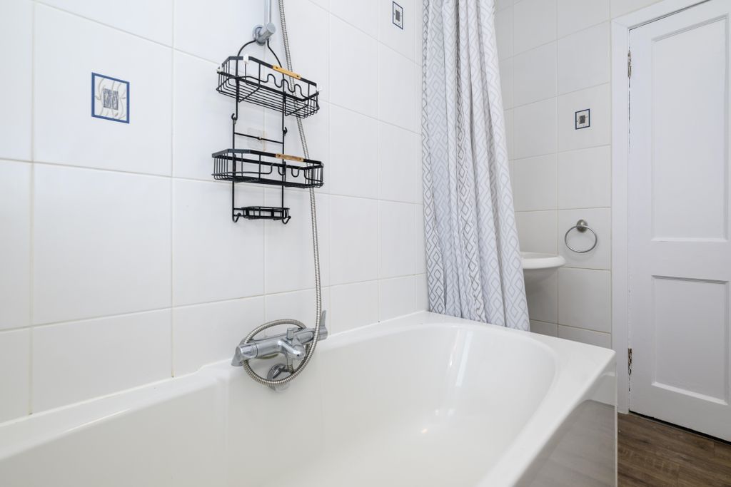Property photo 3 of 25