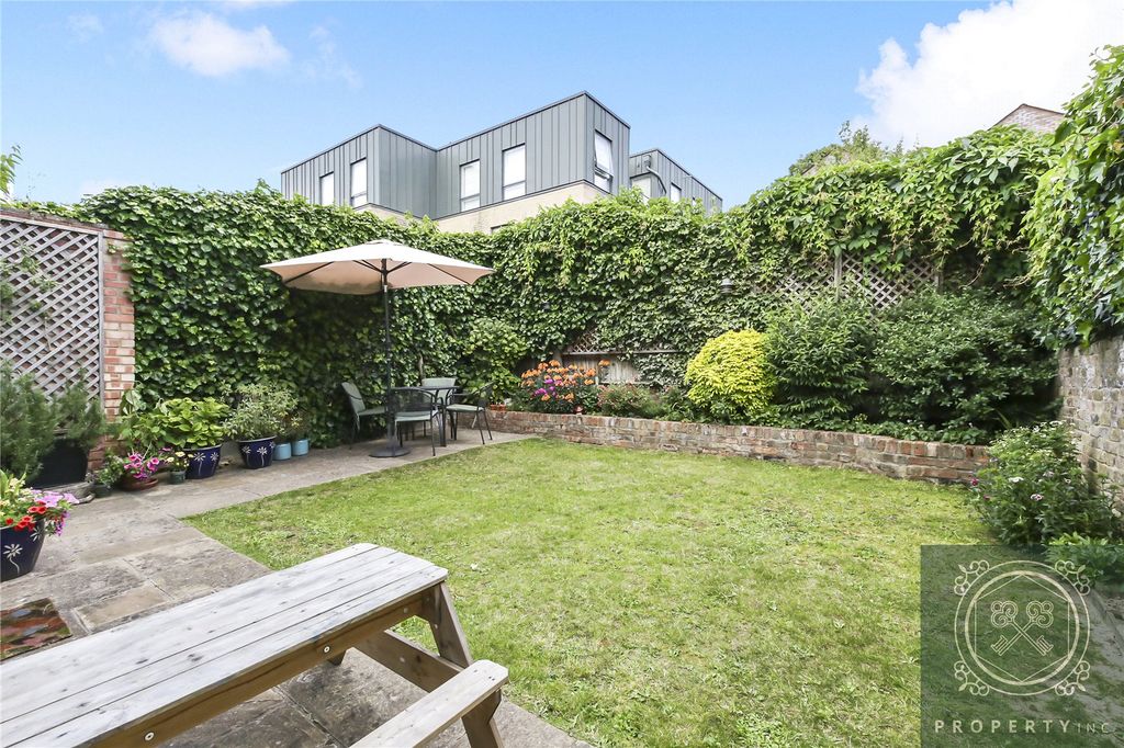 Property photo 3 of 17 Garden