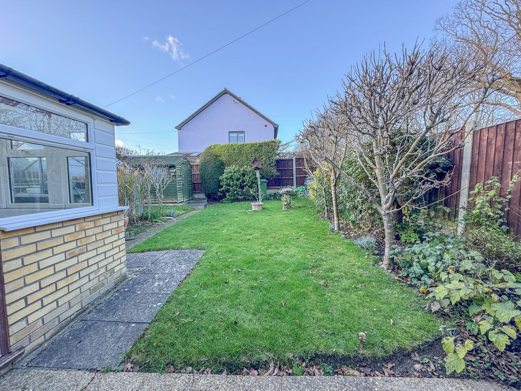 appleyard-avenue-hockley-5-ss5-2-bed-semi-detached-bungalow-for-sale