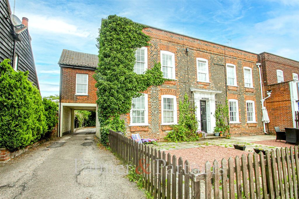 Property photo 1 of 6 External