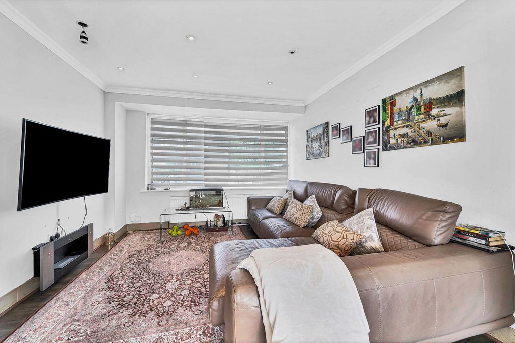 Property photo 2 of 23