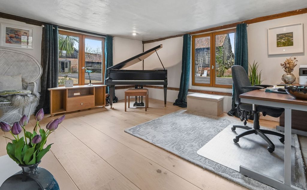 Property photo 2 of 34