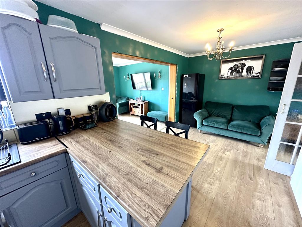 Property photo 3 of 14 Kitchen/Dining Room