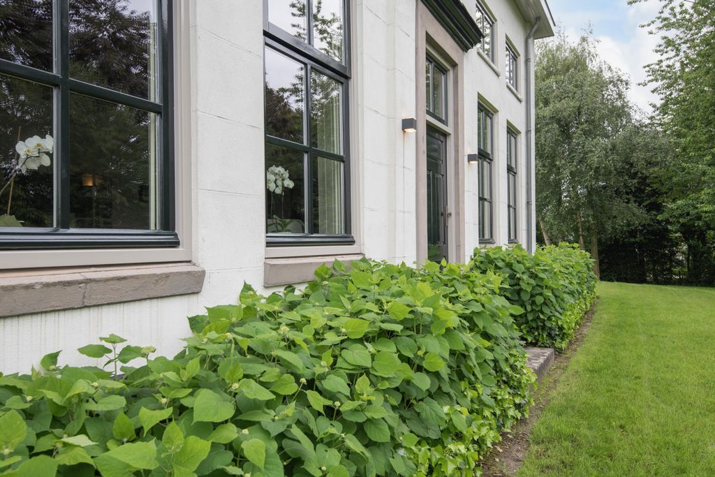 Property photo 3 of 52