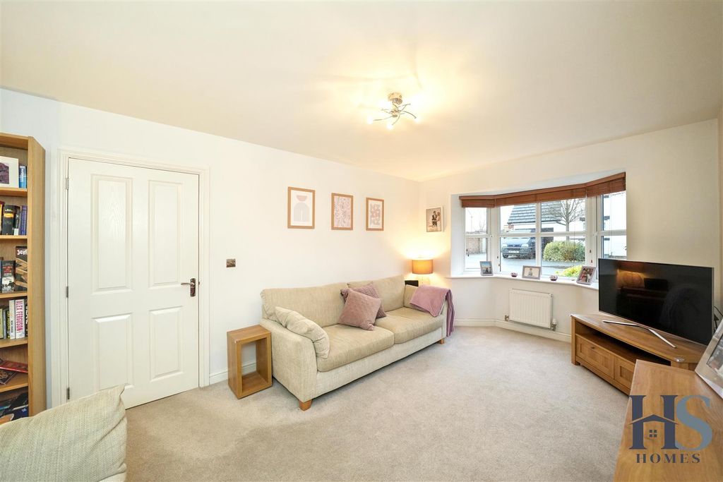 Property photo 3 of 20 Lounge.Jpg