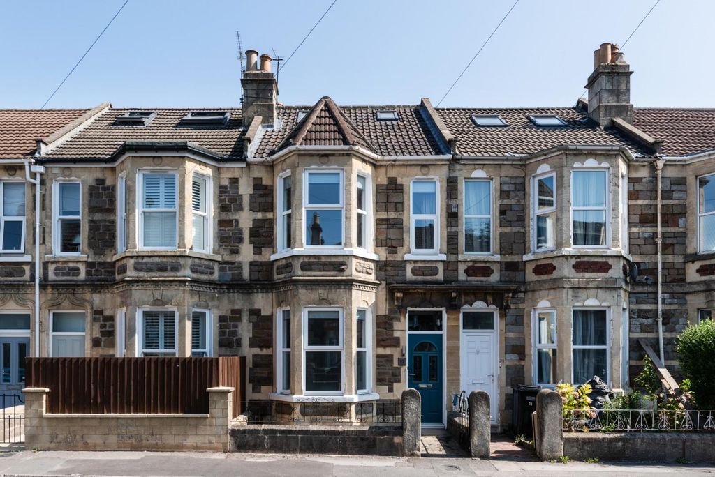 Property photo 1 of 20 32 Cynthia Road, Bath BA2 3Qq-1.Jpg