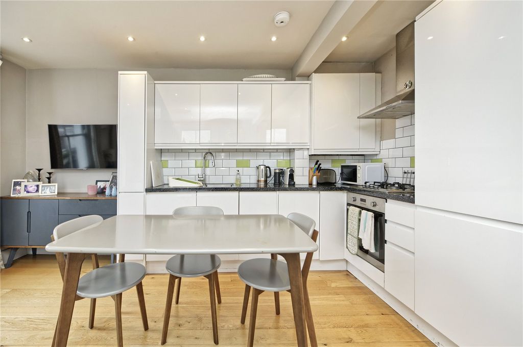 Property photo 3 of 10 A085i00000L945Saar_Bgo220277_14.Jpg