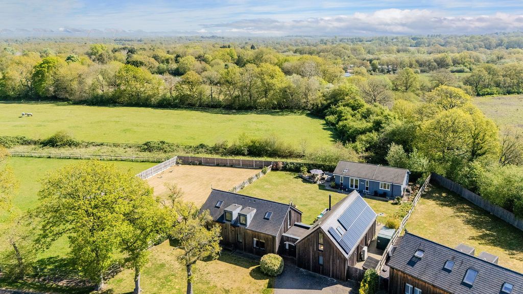 Additional image 26 of 5 bed detached house for saleMaplewood Drive, Lingfield RH7