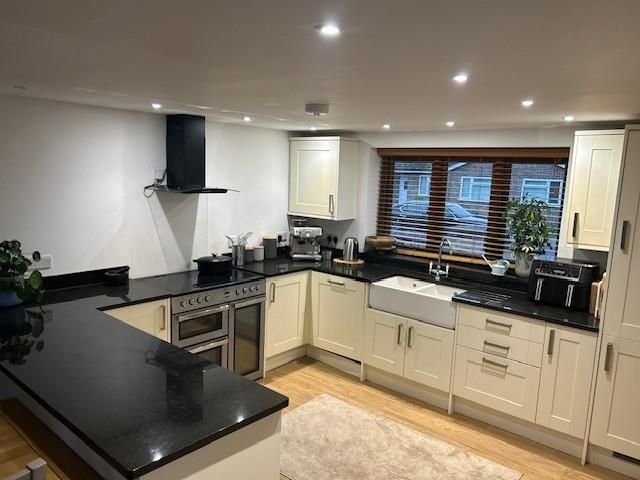 Property photo 2 of 12 Kitchen