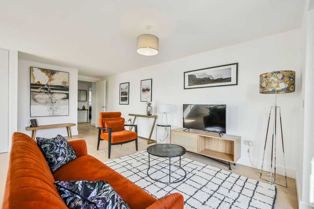 Property photo 3 of 33