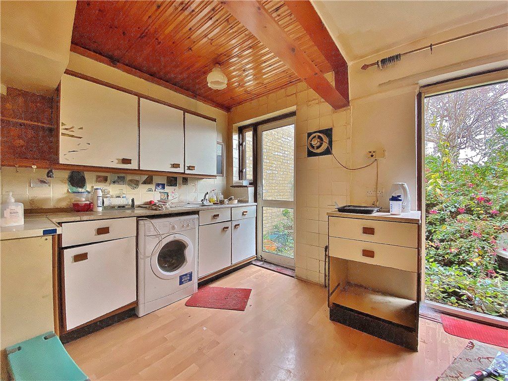 Property photo 3 of 12 Kitchen