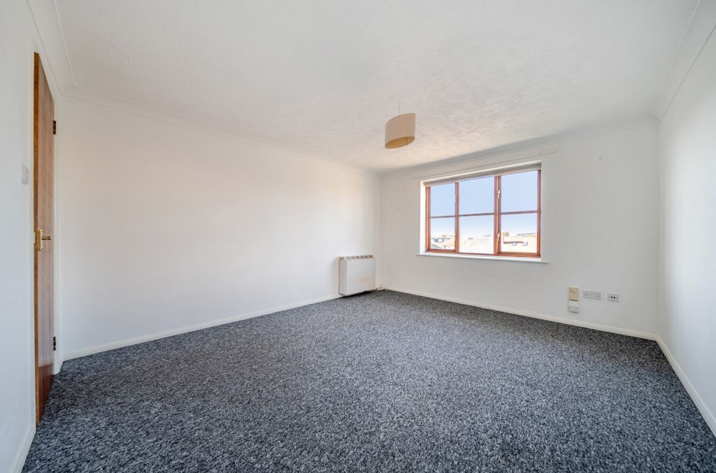 Property photo 3 of 16 1537302-8-6Ad21Eb...