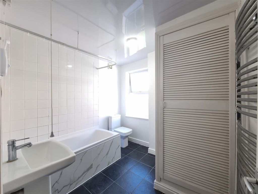 Property photo 3 of 9 Bathroom Suite & Shower