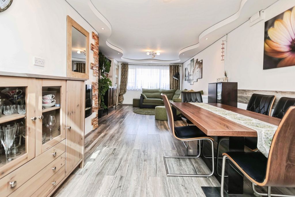 Property photo 3 of 20 Pbox-Img.Jpg