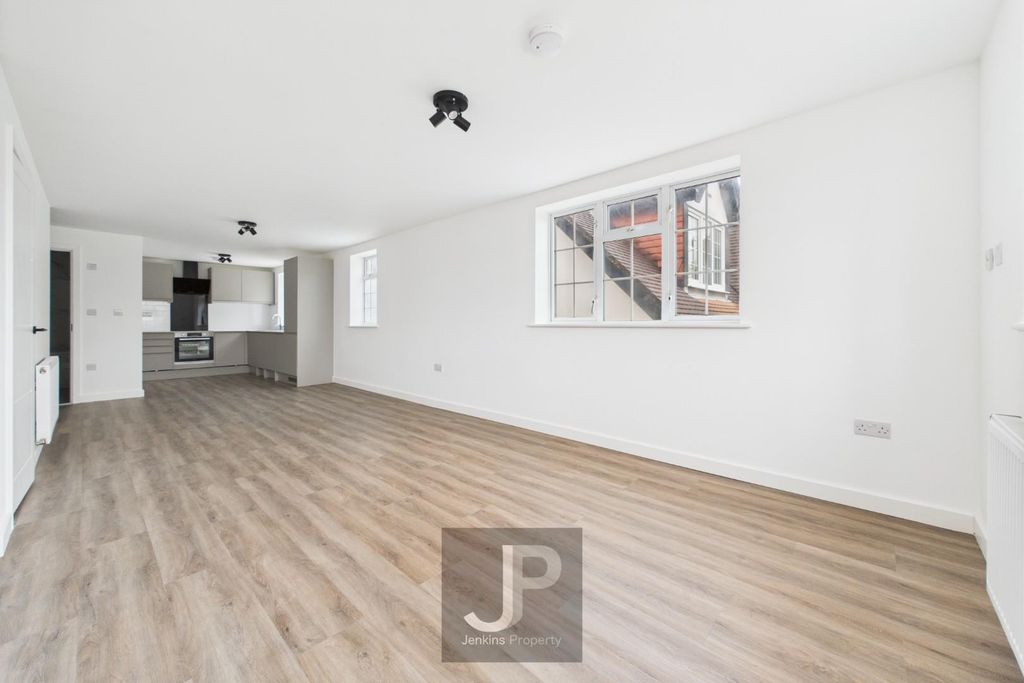 Property photo 2 of 10 Cam01632G0-Pr0203-Still037.Jpg