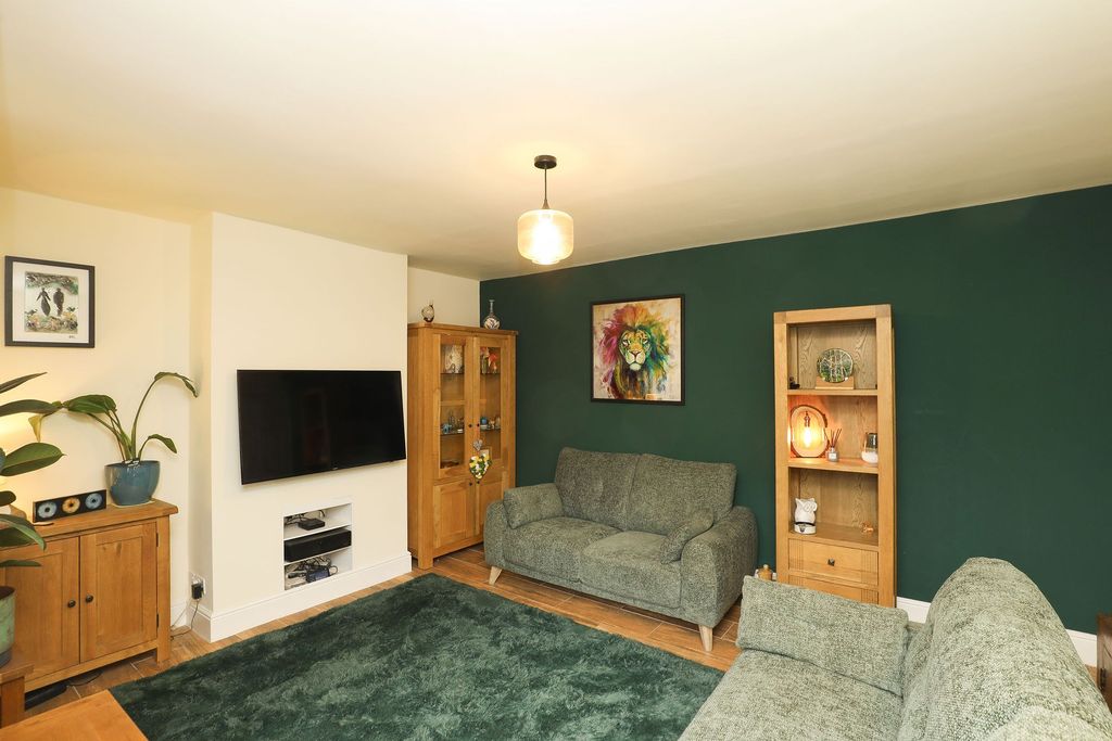 Property photo 3 of 32