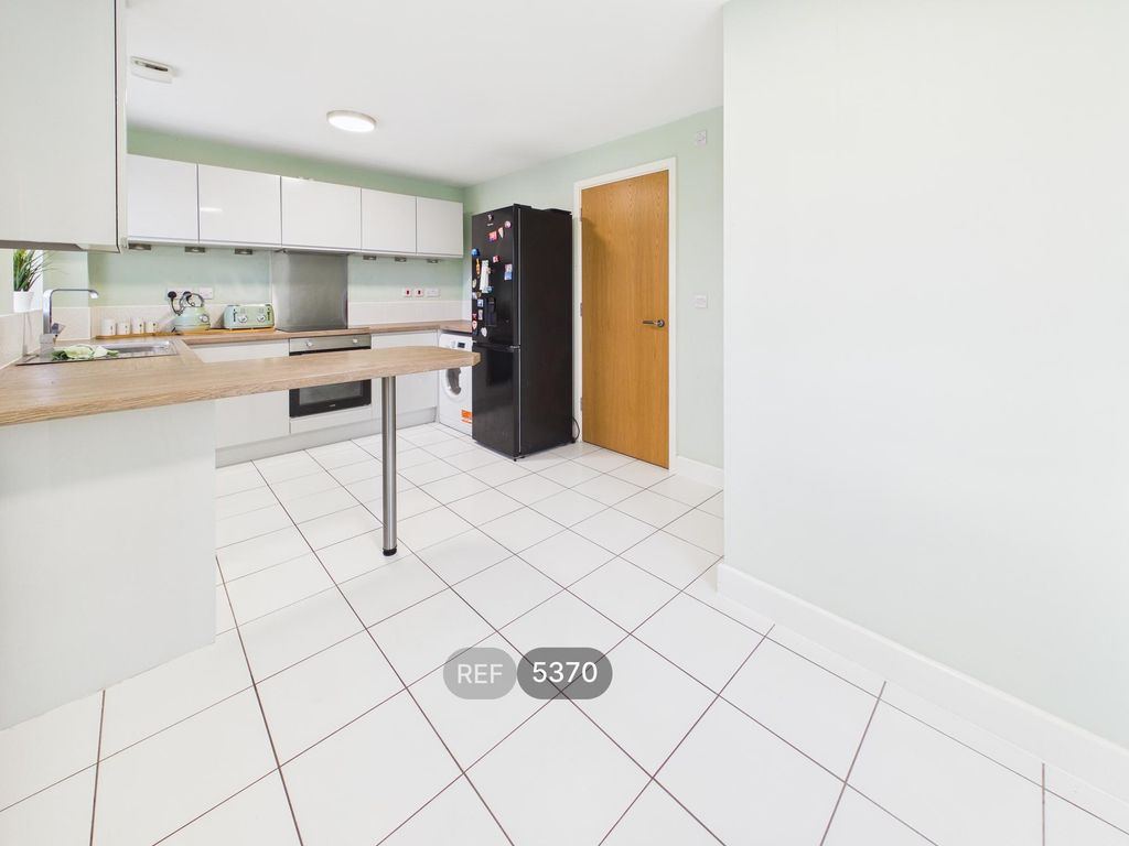 Property photo 3 of 16 Kitchen