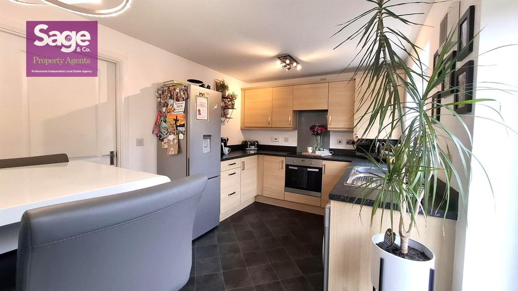 Property photo 3 of 23