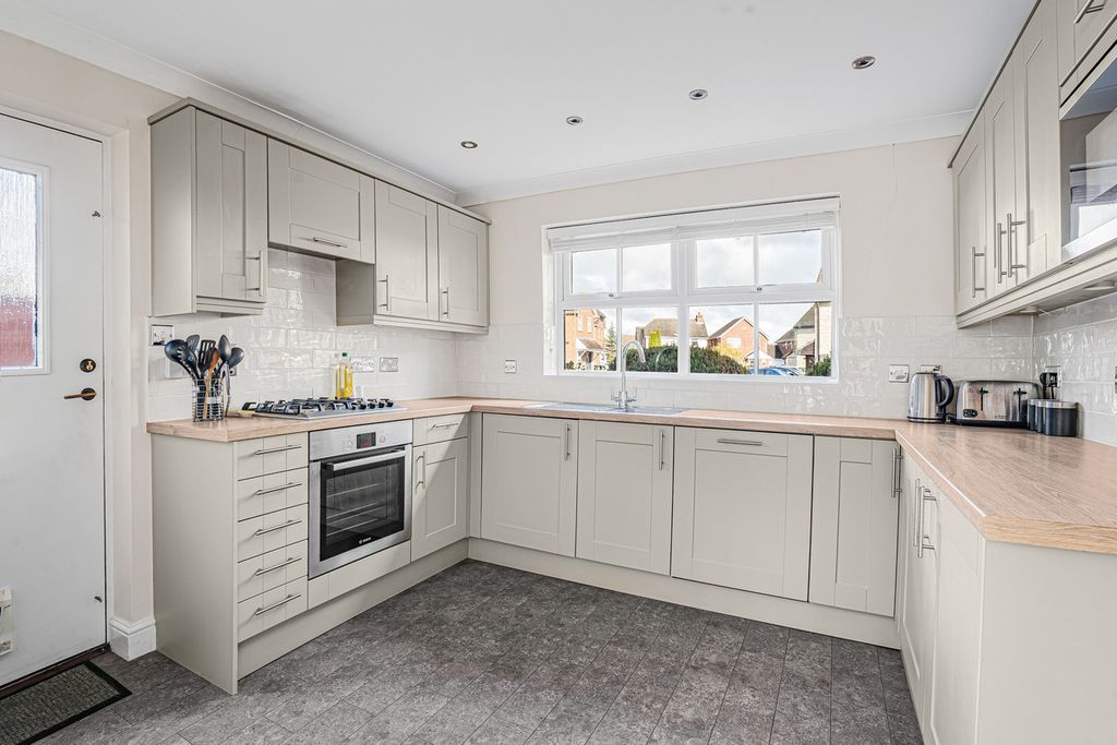 Property photo 2 of 28