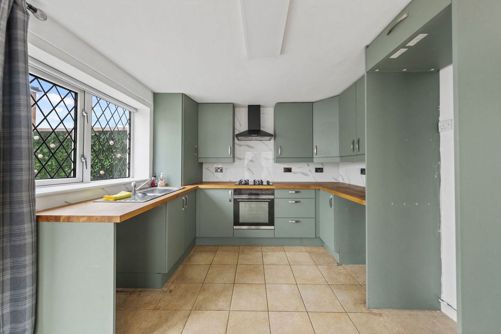 Property photo 3 of 23