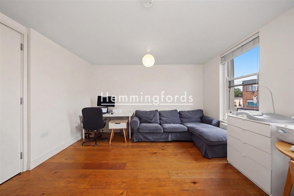 Property photo 2 of 15 Kentish Town Road Nw1-14.Jpg