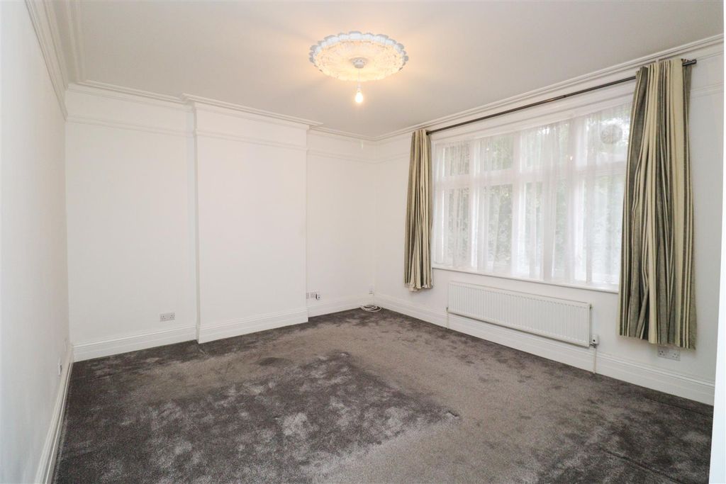 Additional image 16 of 7 bed detached house for saleSalisbury Road, Farnborough GU14