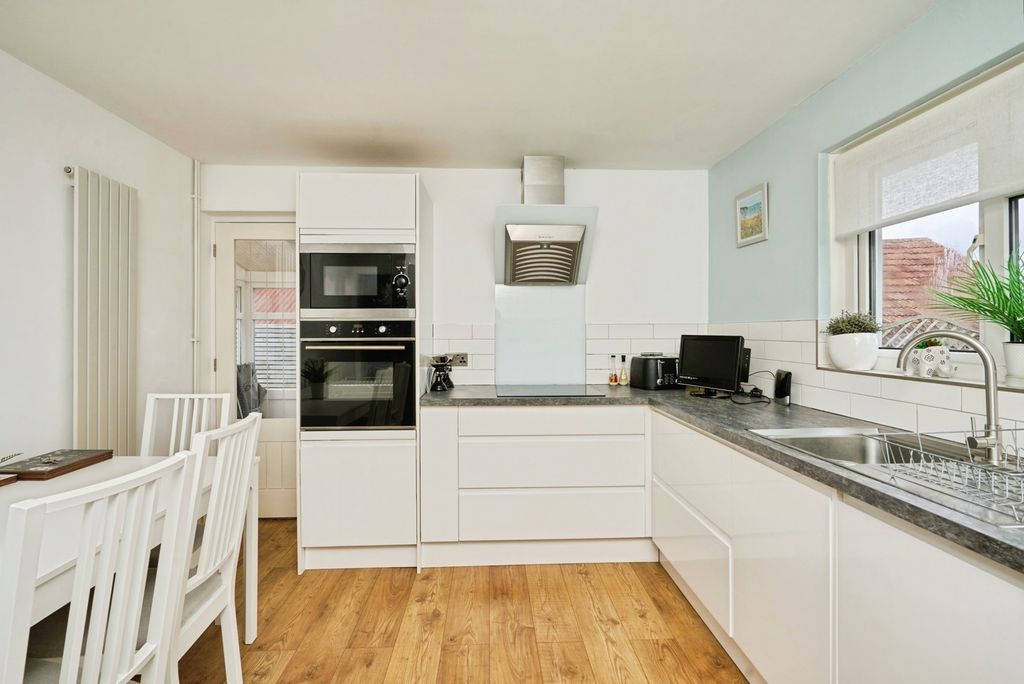 Property photo 3 of 14 Kitchen/Diner
