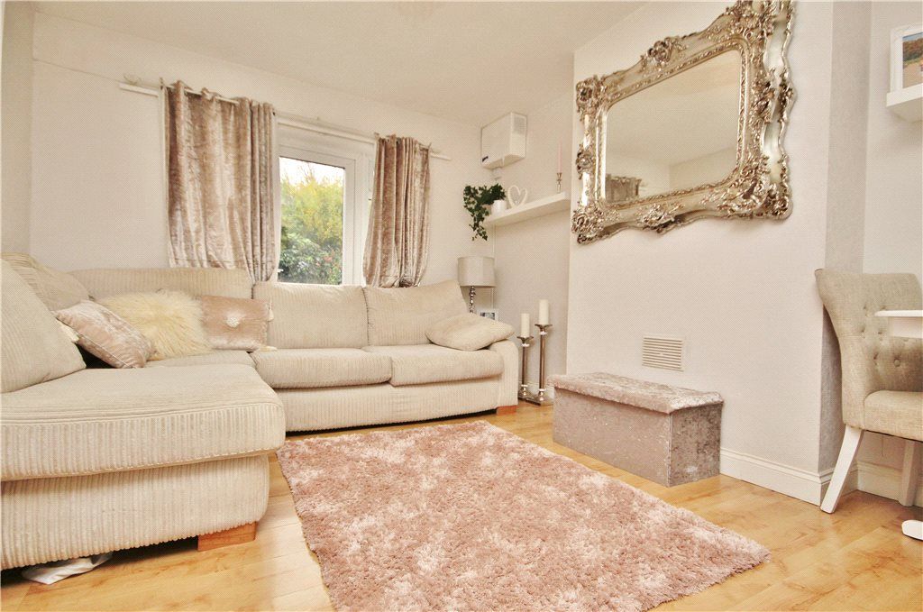 Property photo 1 of 8 Living Room