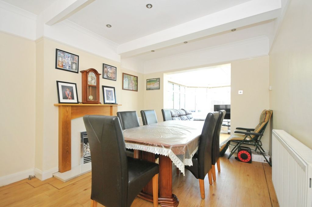 Property photo 3 of 17 Photo