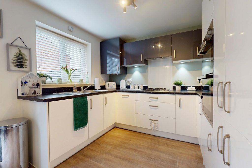 Property photo 2 of 30 4896222