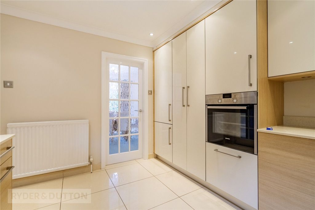 Property photo 3 of 32 Kitchen