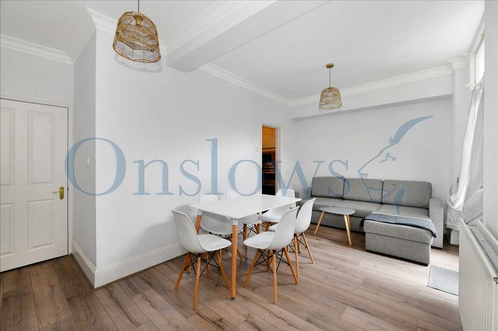 Property photo 3 of 15 Lounge