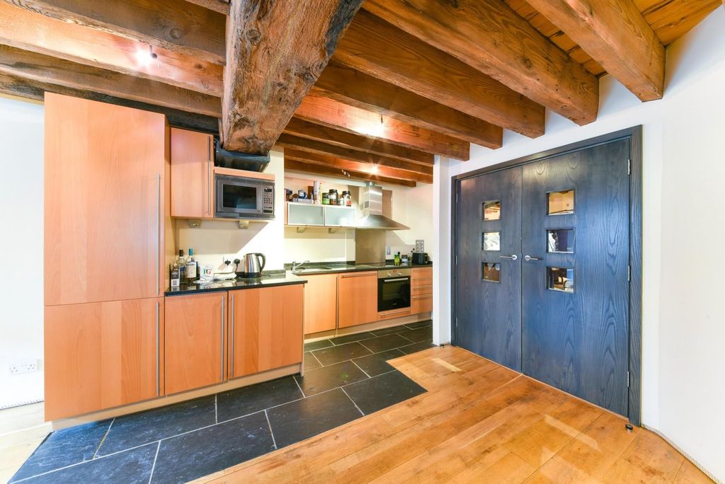 Property photo 2 of 12 Kitchen