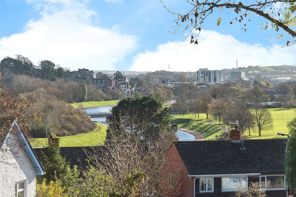 Property photo 2 of 18 Picture No. 17