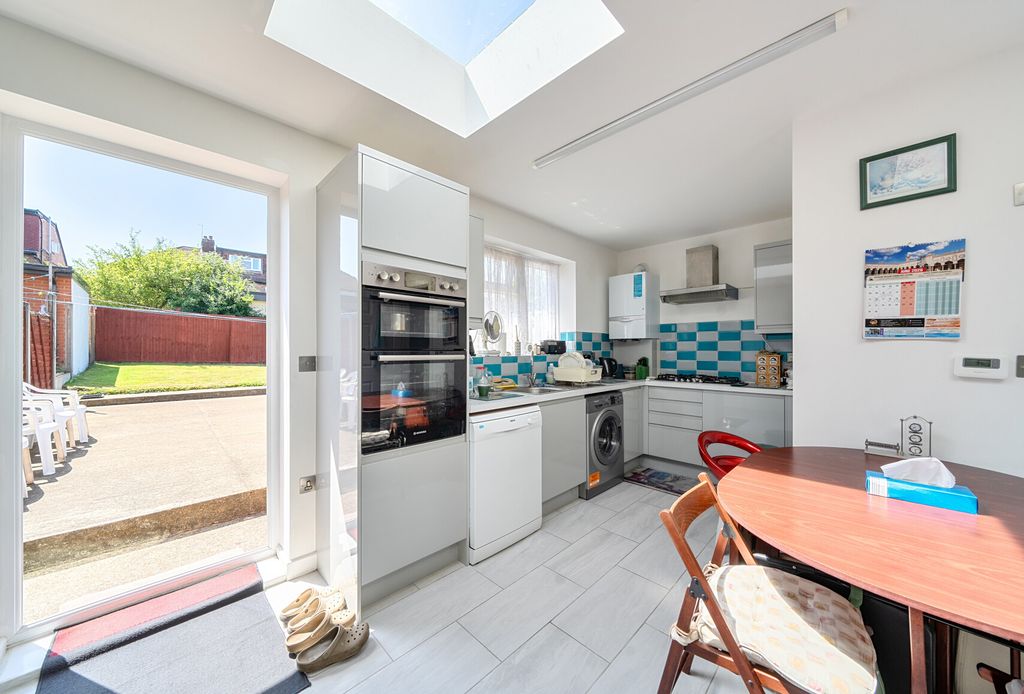 Property photo 1 of 14 1482892-13-6A3Be1...