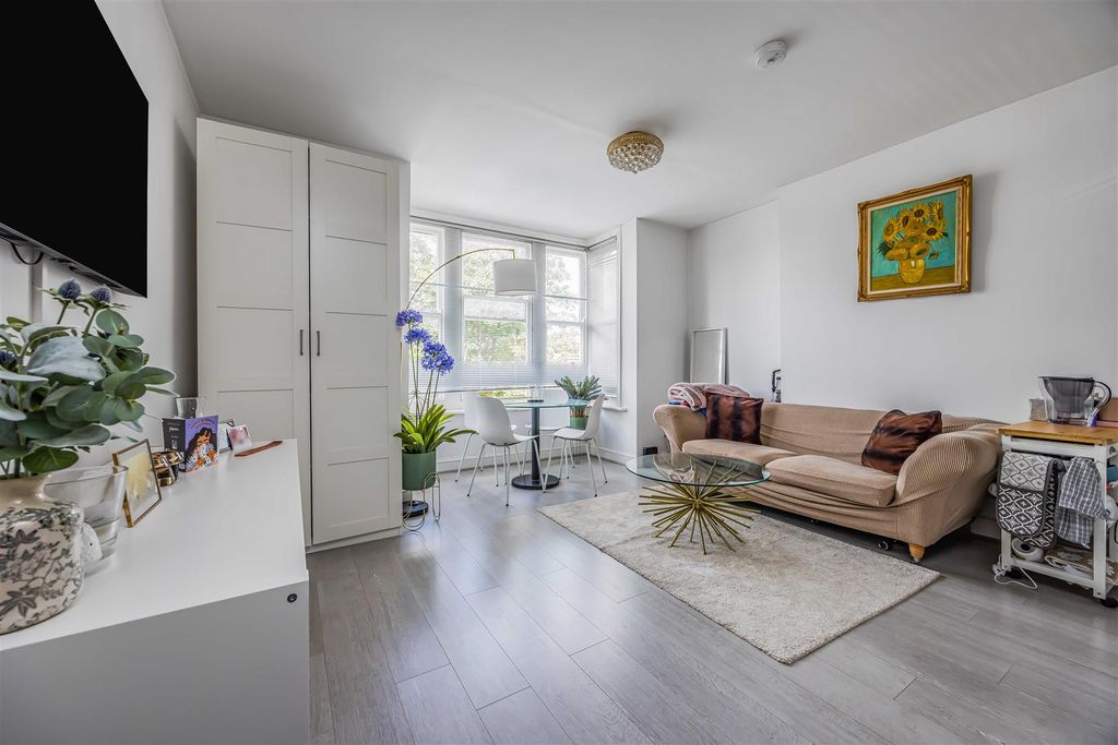 Property photo 2 of 14 Flat 7, 12 Hampshire Terrace, Southsea-Small-Porti